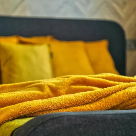 Vidám Kisház A Mecsek Lejtőin, A Város Felett * Pécs