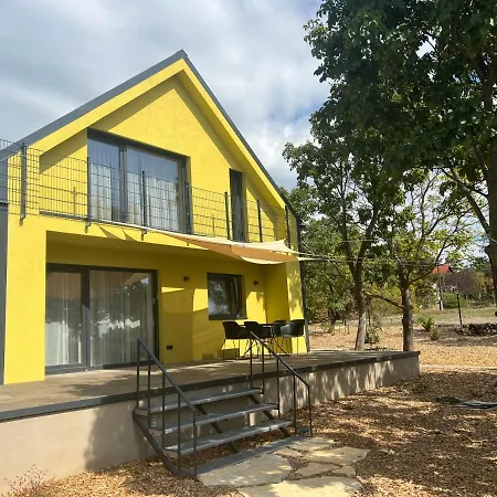 Vidám Kisház A Mecsek Lejtőin, A Város Felett * Pécs