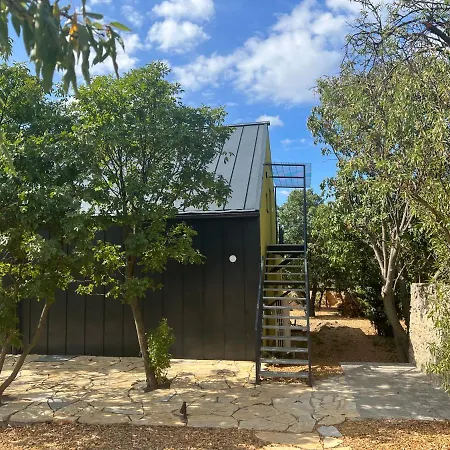 Vidám Kisház A Mecsek Lejtőin, A Város Felett *